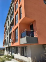 Продавам двустаен апартамент 52 кв етаж 3 от 6 с акт 16 и партиди за ток и вода .